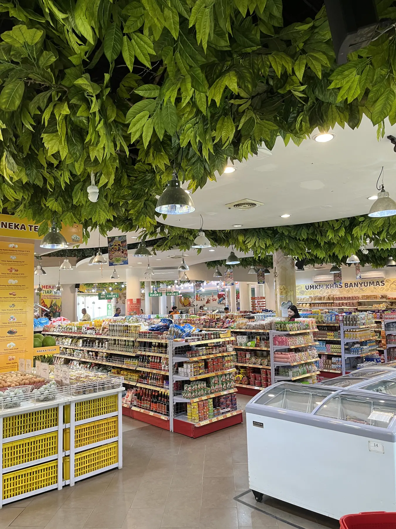 Interior Cherry Fresh Fruit Market