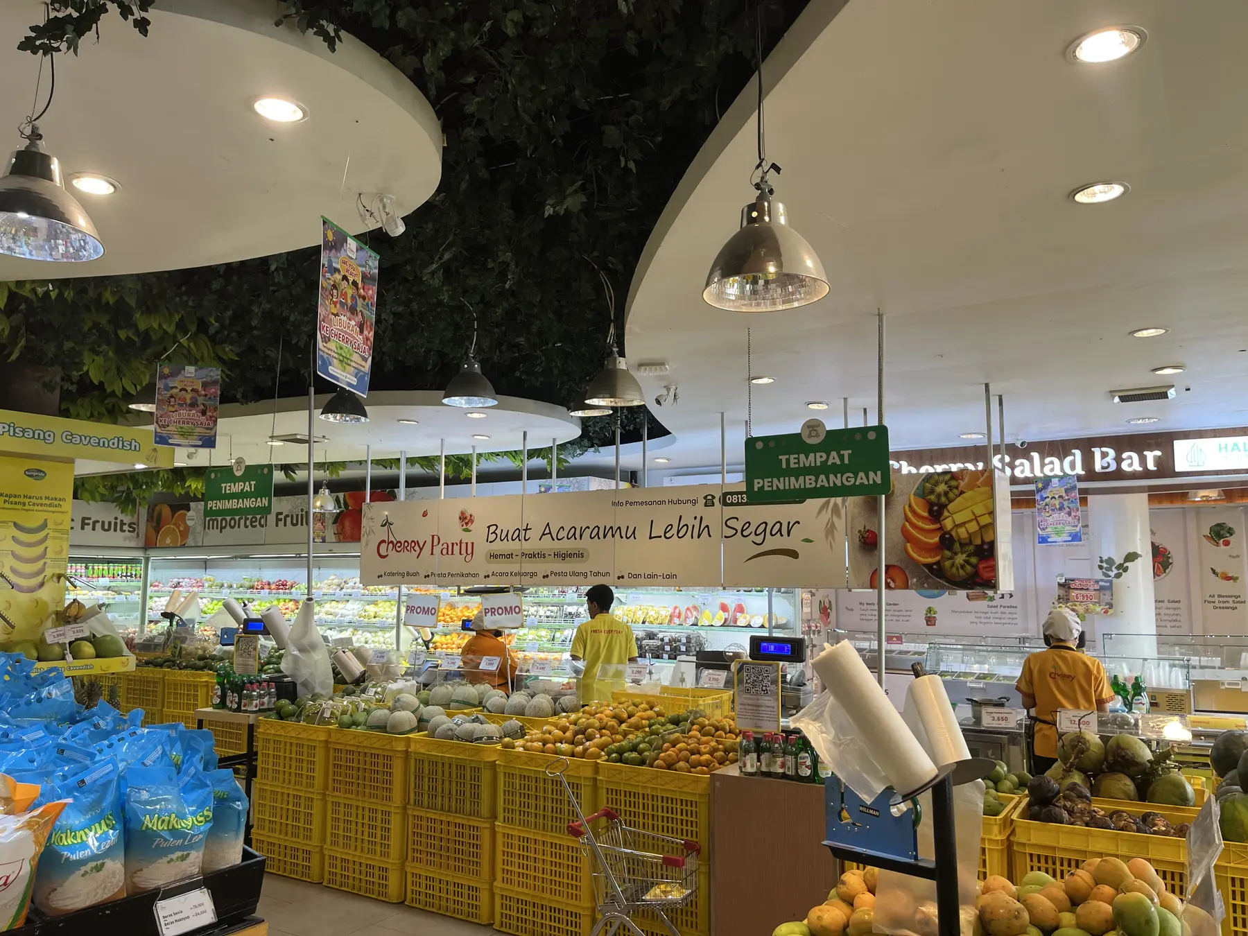 Area buah Cherry Fresh Fruit Market